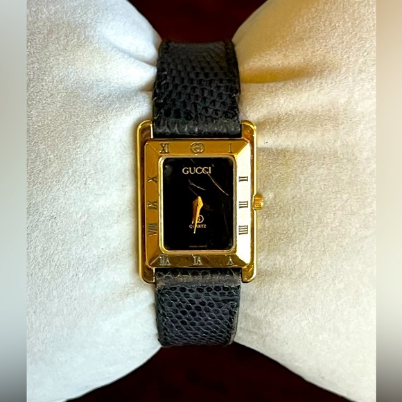Gucci 4200L black Dial gold plated Ladies Watch - Picture 1 of 14